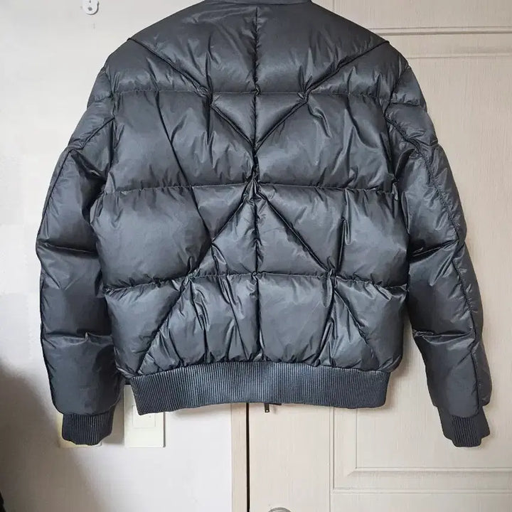 [BUNJANG] Undizmic Diagonal Goose Down Jacket / [L] 언지미크 다이애그널 구스 다운