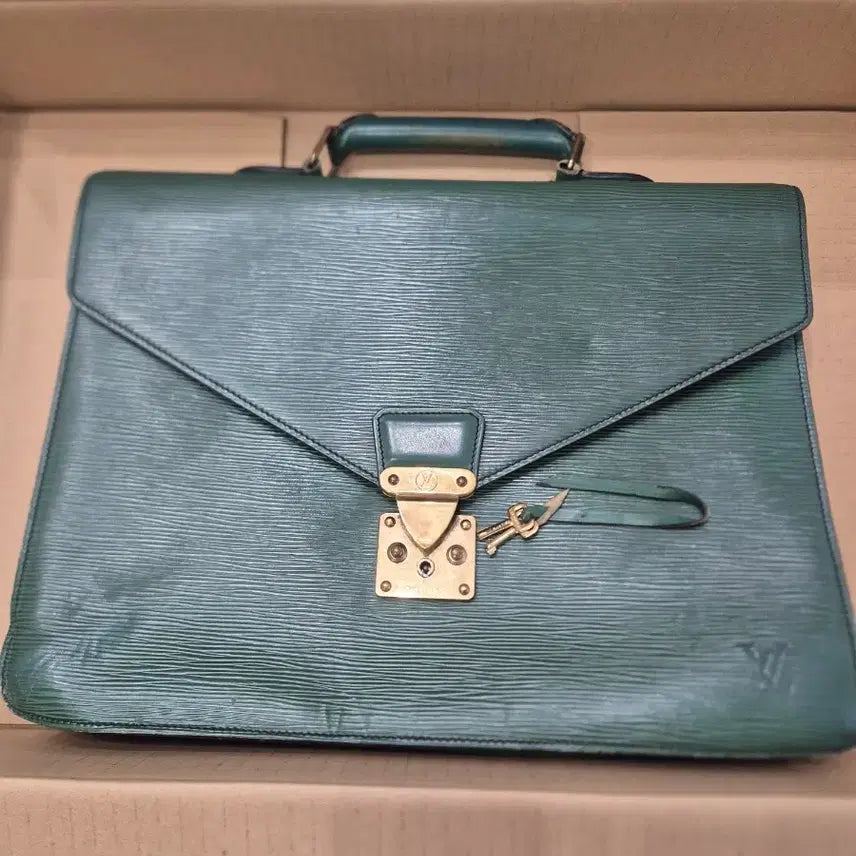 [BUNJANG] Louis Vuitton Serviette Conseiller Epi Noir Briefcase Key / 루이비통 세르비에트 콘세이에 에피 누아 브리프 케이스 키 판매합니다
