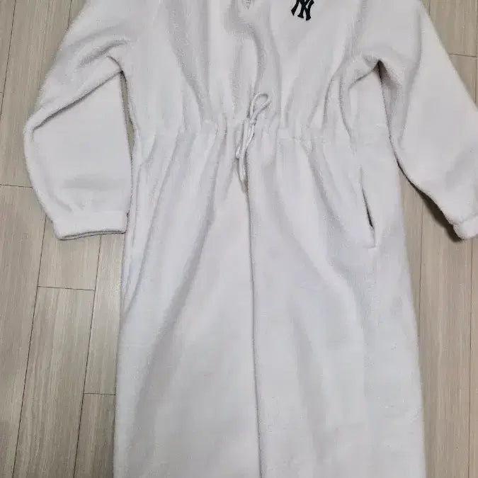 [BUNJANG] MLB Boucle Midi Dress / MLB 부클 원피스