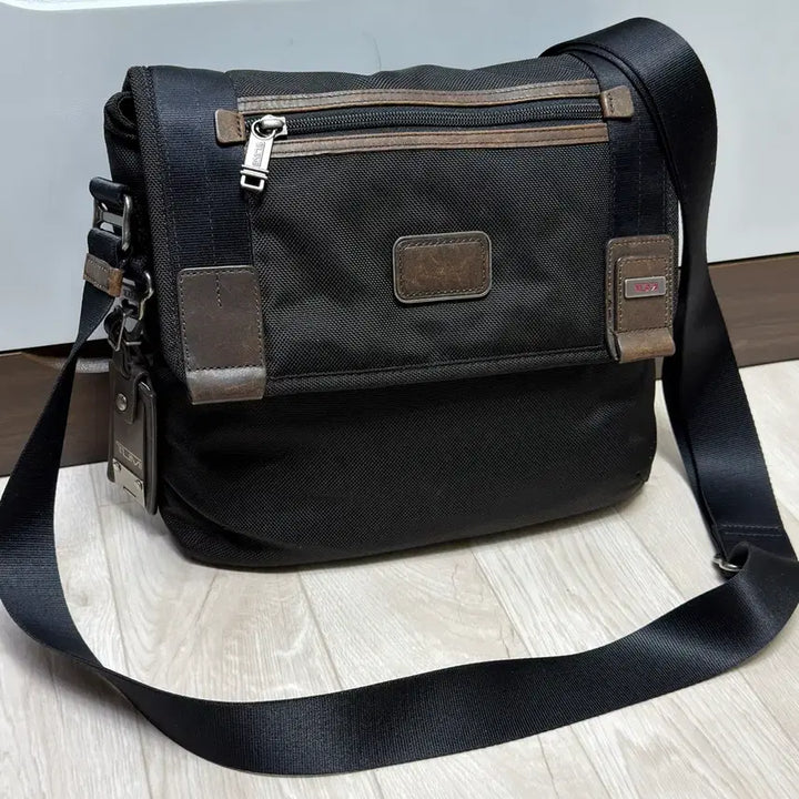 [BUNJANG] TUMI Alpha Bravo Beale Mini Messenger Bag / 투미(TUMI) ALPHA BRABO BEALE MINI MESSENGE