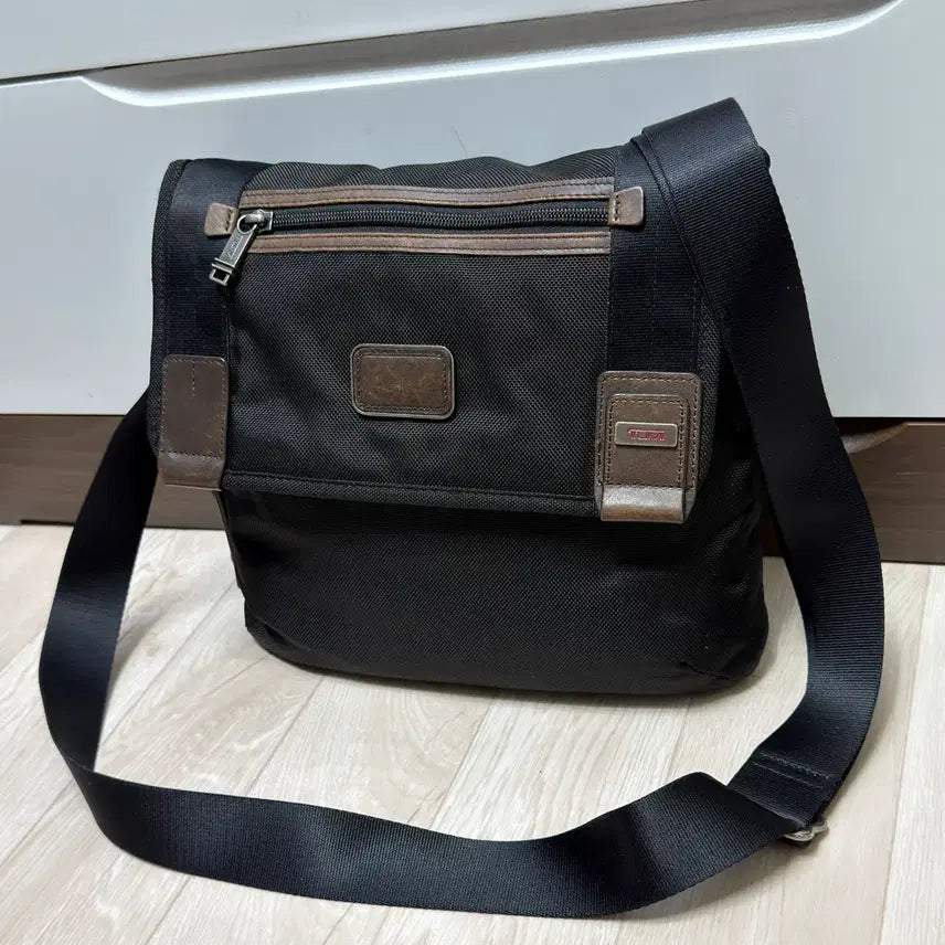 [BUNJANG] TUMI Alpha Bravo Beale Mini Messenger Bag / 투미(TUMI) ALPHA BRABO BEALE MINI MESSENGE