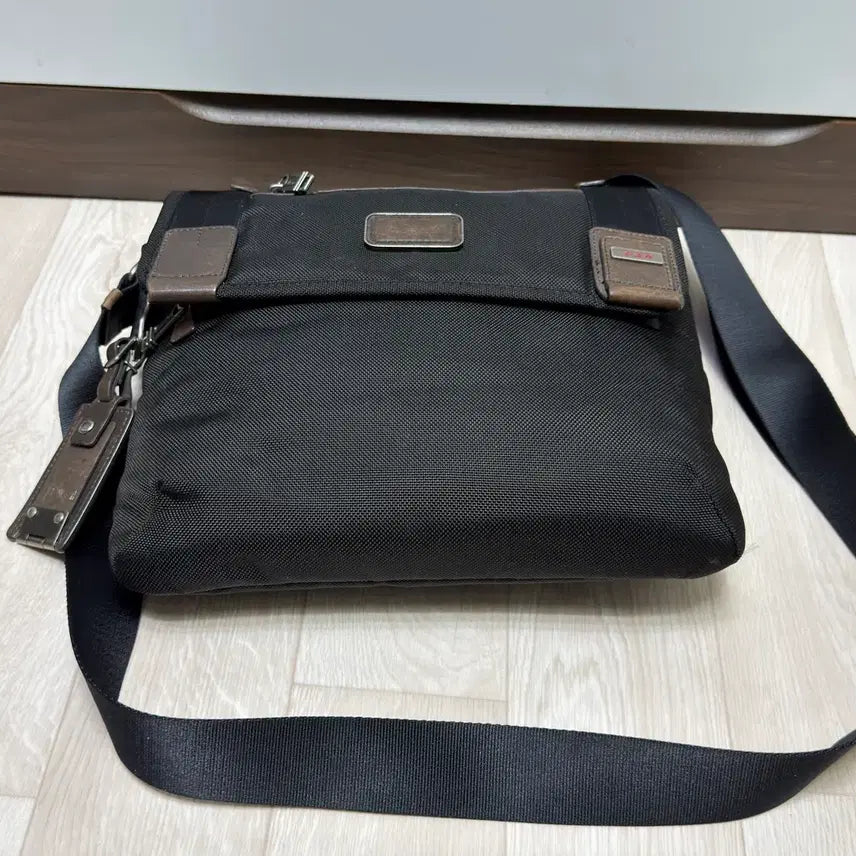 [BUNJANG] TUMI Alpha Bravo Beale Mini Messenger Bag / 투미(TUMI) ALPHA BRABO BEALE MINI MESSENGE