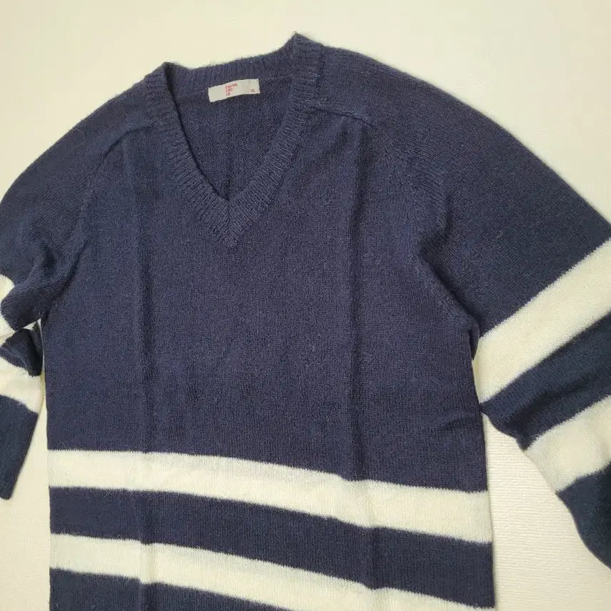 [BUNJANG] 8 Seconds V-Neck Knit Sweater Navy / 에잇세컨즈 8 seconds V넥 니트 오버핏 105 네이비