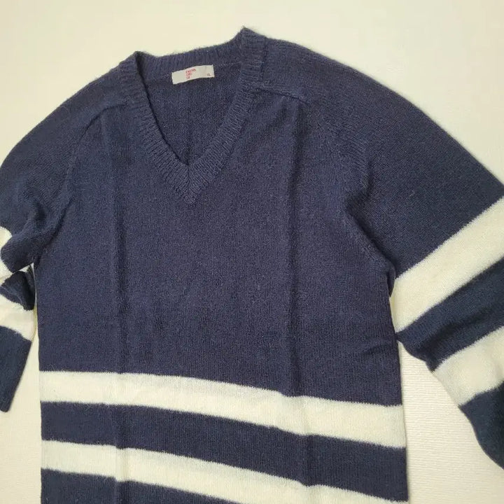 [BUNJANG] 8 Seconds V-Neck Knit Sweater Navy / 에잇세컨즈 8 seconds V넥 니트 오버핏 105 네이비