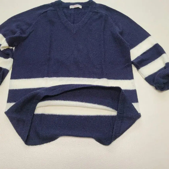 [BUNJANG] 8 Seconds V-Neck Knit Sweater Navy / 에잇세컨즈 8 seconds V넥 니트 오버핏 105 네이비