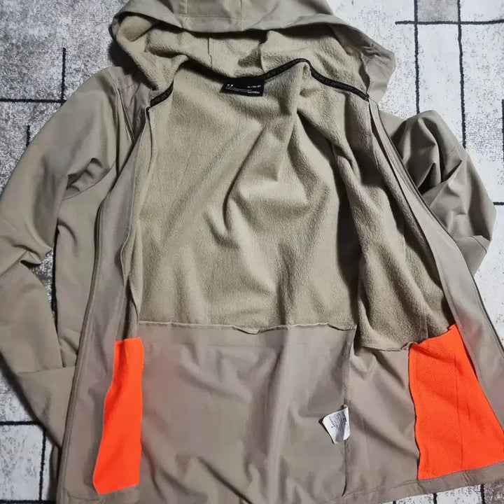 [BUNJANG] Under Armour Running Hooded Zip-Up Jacket (Beige) XL / 언더아머 러닝 런닝 후드집업 베이지 약기모 자켓 사이즈 XL