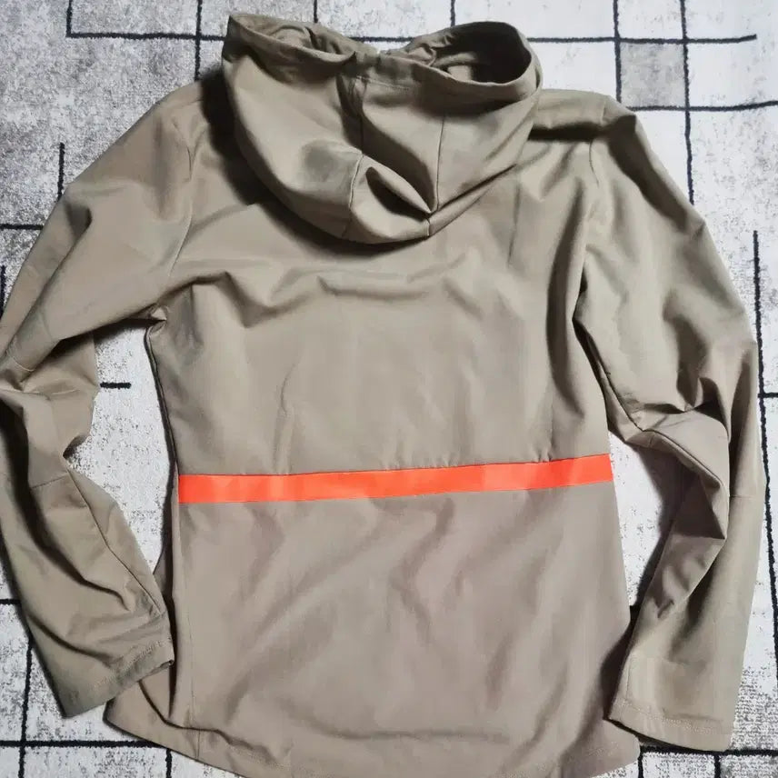 [BUNJANG] Under Armour Running Hooded Zip-Up Jacket (Beige) XL / 언더아머 러닝 런닝 후드집업 베이지 약기모 자켓 사이즈 XL