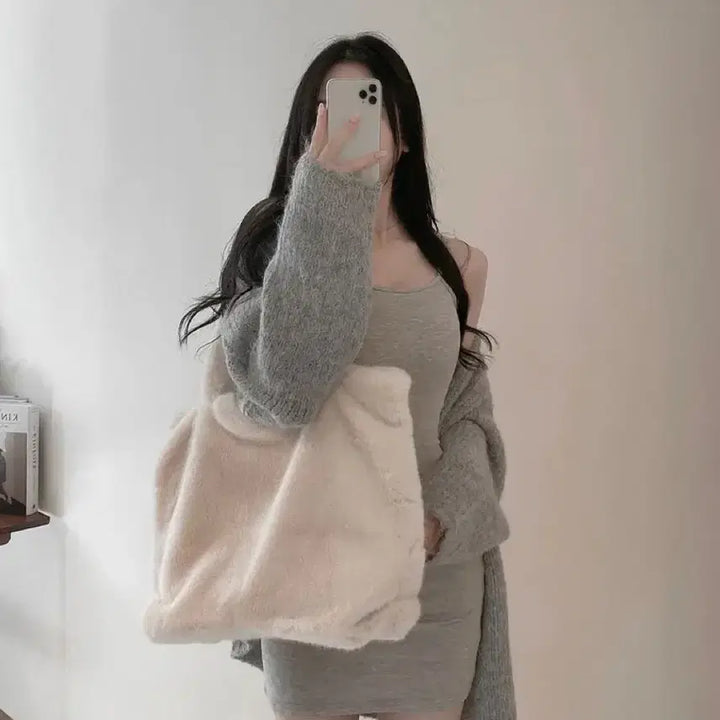 [BUNJANG] White Faux Fur Tote Shoulder Bag / 화이트 뽀글이 퍼 보부상 가방 숄더백