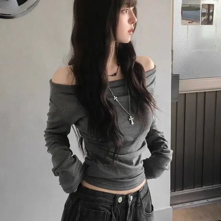 [BUNJANG] HeeRate Kinny Off-Shoulder T-Shirt (Gray) / 히릿 키니 언발 드레이프 주름 오프숄 더 보트넥 셔링 긴팔 티셔츠 회색