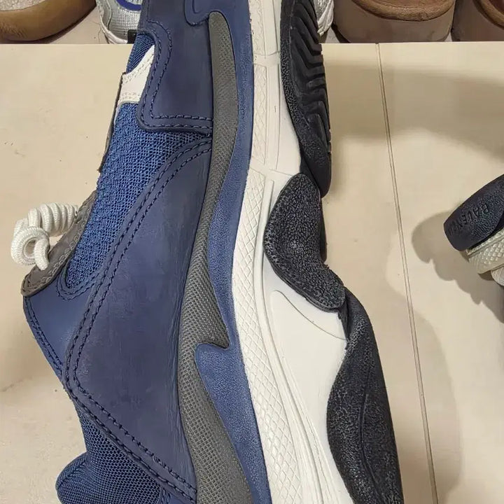 [BUNJANG] Balenciaga Triple S Blue White Sneakers / 발렌시아가 트리플S 블루 화이트 스니커즈 42사이즈