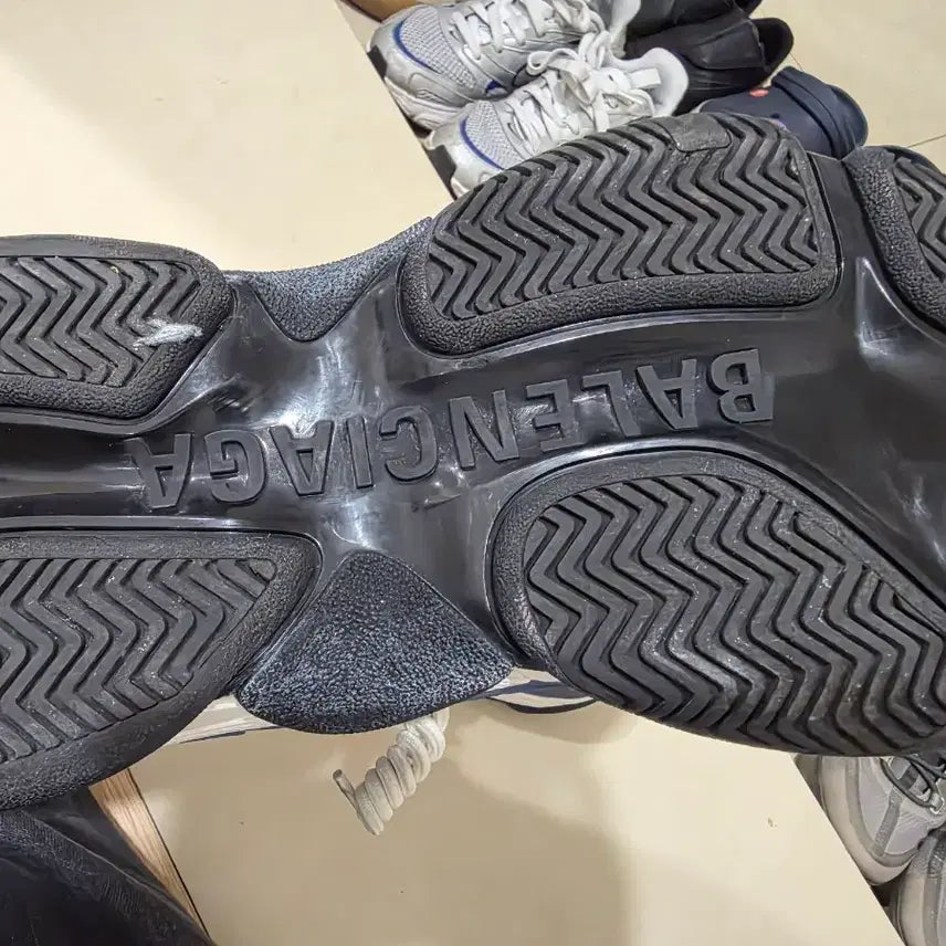 [BUNJANG] Balenciaga Triple S Blue White Sneakers / 발렌시아가 트리플S 블루 화이트 스니커즈 42사이즈