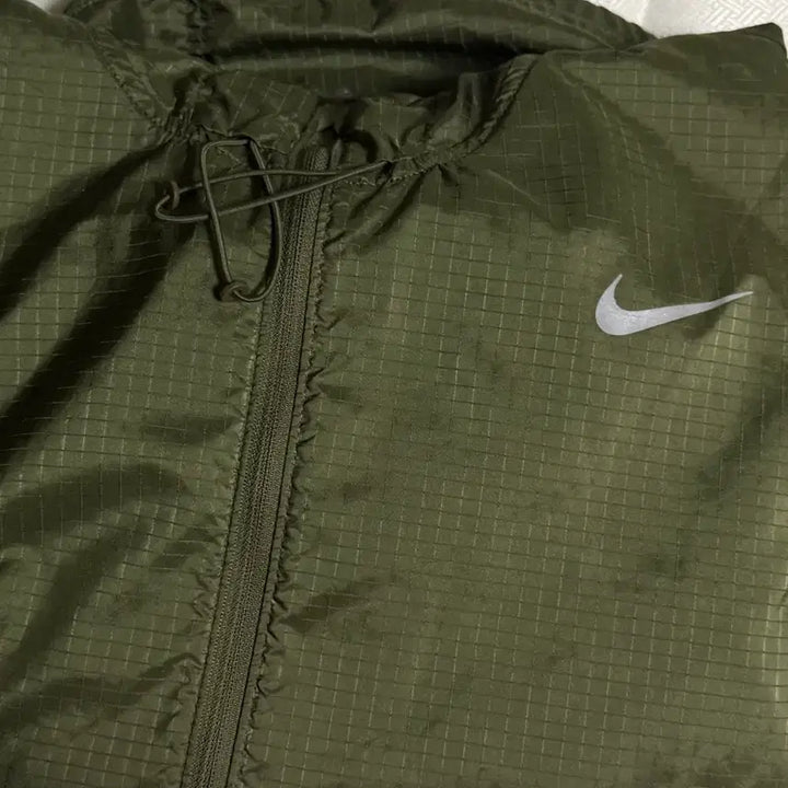 [BUNJANG] Nike Windbreaker Jacket / 나이키 바람막이 카키