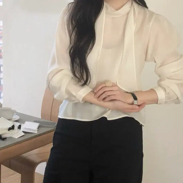 [BUNJANG] Lebutter Scarf Blouse / Lebutter 르버터 - 스카프 블라우스
