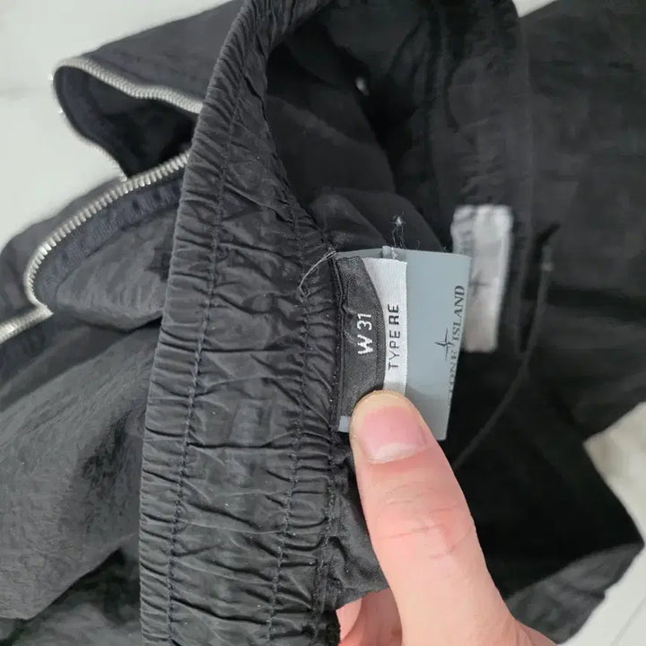 [BUNJANG] Stone Island Nylon Jogger Pants / 스톤아일랜드 나일론 팬츠