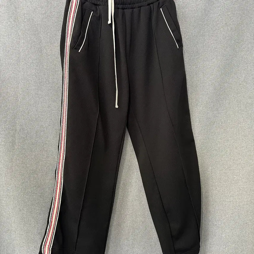 [BUNJANG] KIRSH Cherry Embroidered Line Track Pants / KIRSH 체리 자수 라인 트랙 팬츠