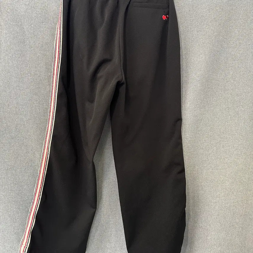 [BUNJANG] KIRSH Cherry Embroidered Line Track Pants / KIRSH 체리 자수 라인 트랙 팬츠