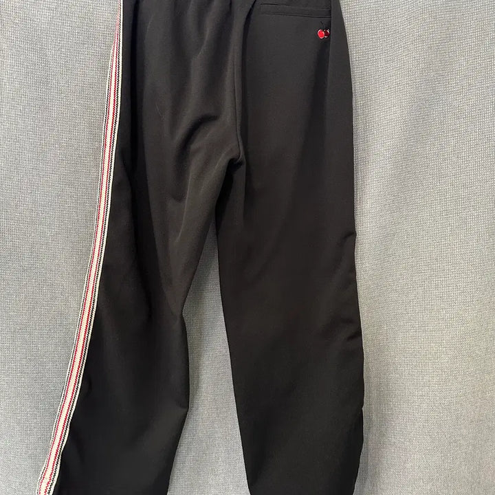 [BUNJANG] KIRSH Cherry Embroidered Line Track Pants / KIRSH 체리 자수 라인 트랙 팬츠