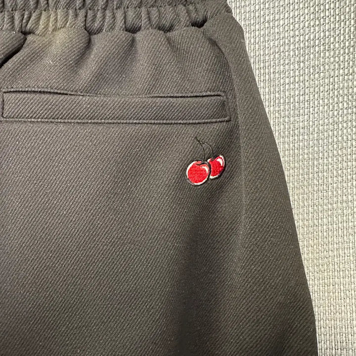 [BUNJANG] KIRSH Cherry Embroidered Line Track Pants / KIRSH 체리 자수 라인 트랙 팬츠