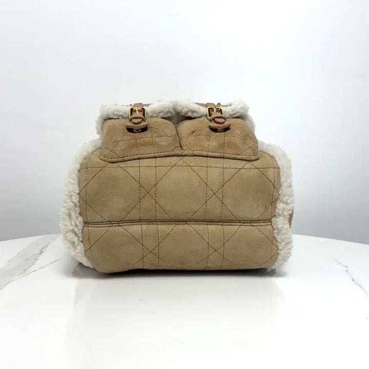 [BUNJANG] Dior Shearling Caro Backpack / S+ / 미디움 / 디올 시어링 카로 백팩