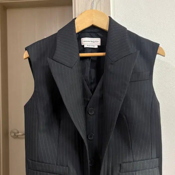 [BUNJANG] Alexander McQueen Striped Vest Black / 알렉산더맥퀸 스트라이프 울 베스트 블랙