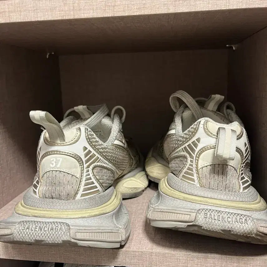 [BUNJANG] Balenciaga 3XL Eggshell / 발렌시아가 3xl 37 에그쉘