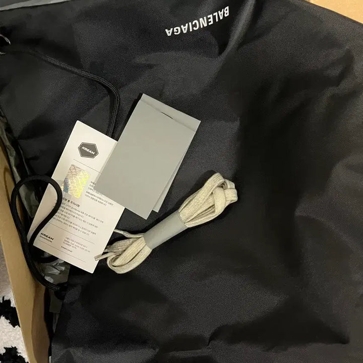 [BUNJANG] Balenciaga 3XL Eggshell / 발렌시아가 3xl 37 에그쉘