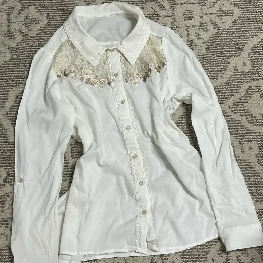 [BUNJANG] Axizfarm Sheer White Lace Embroidered Blouse / 엑시즈팜 시스루 화이트레이스 자수 블라우스 로걀 라떼갸루