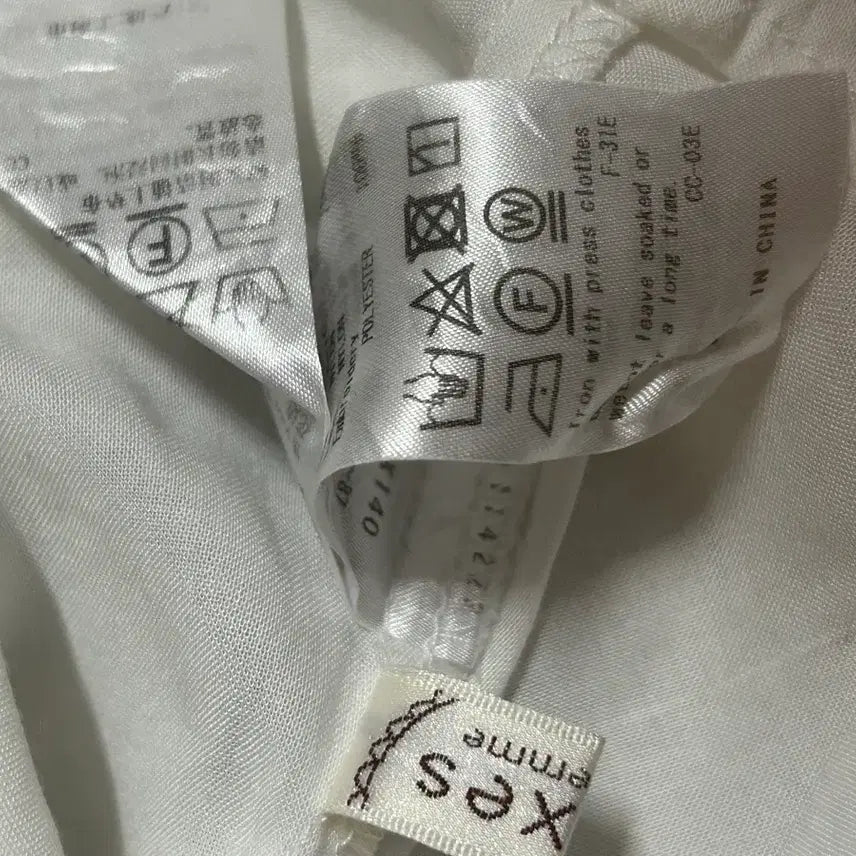 [BUNJANG] Axizfarm Sheer White Lace Embroidered Blouse / 엑시즈팜 시스루 화이트레이스 자수 블라우스 로걀 라떼갸루