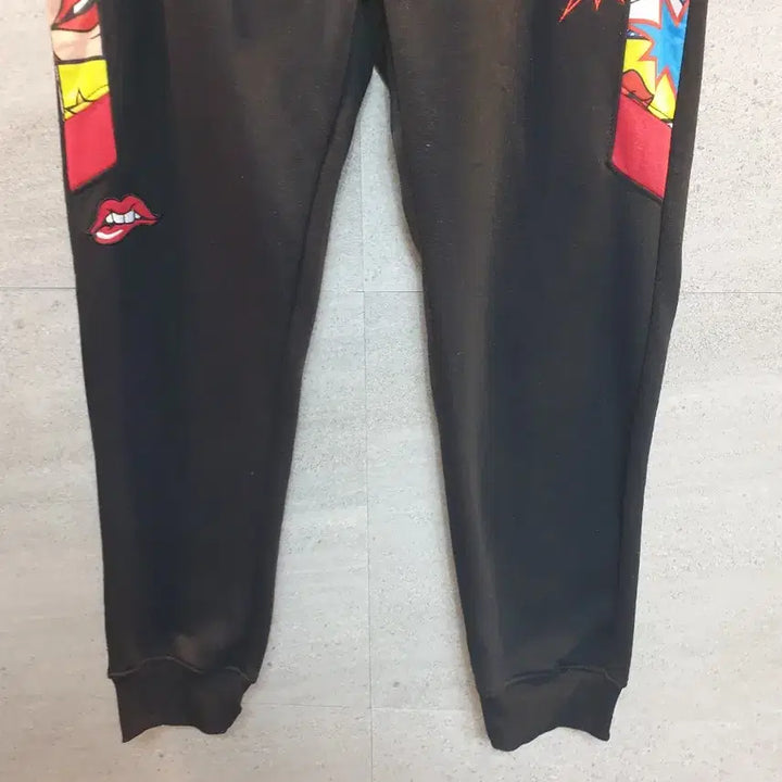 [BUNJANG] Screenshot Pop Art Jogger Pants / Screenshot. 팝 아트 조거 팬츠. 미착.