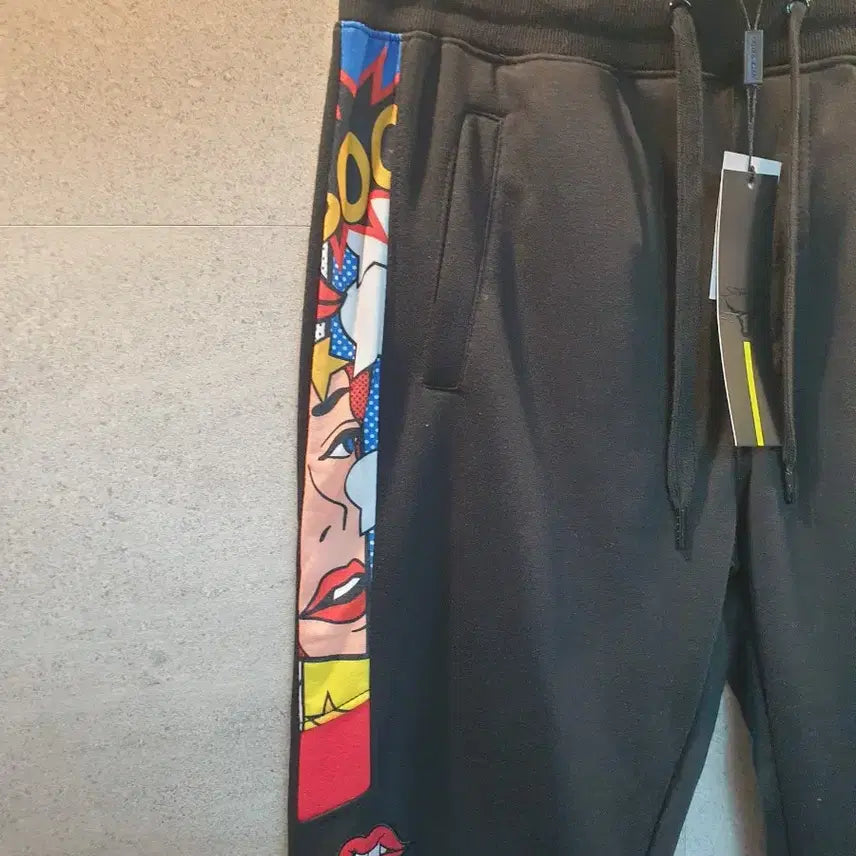 [BUNJANG] Screenshot Pop Art Jogger Pants / Screenshot. 팝 아트 조거 팬츠. 미착.