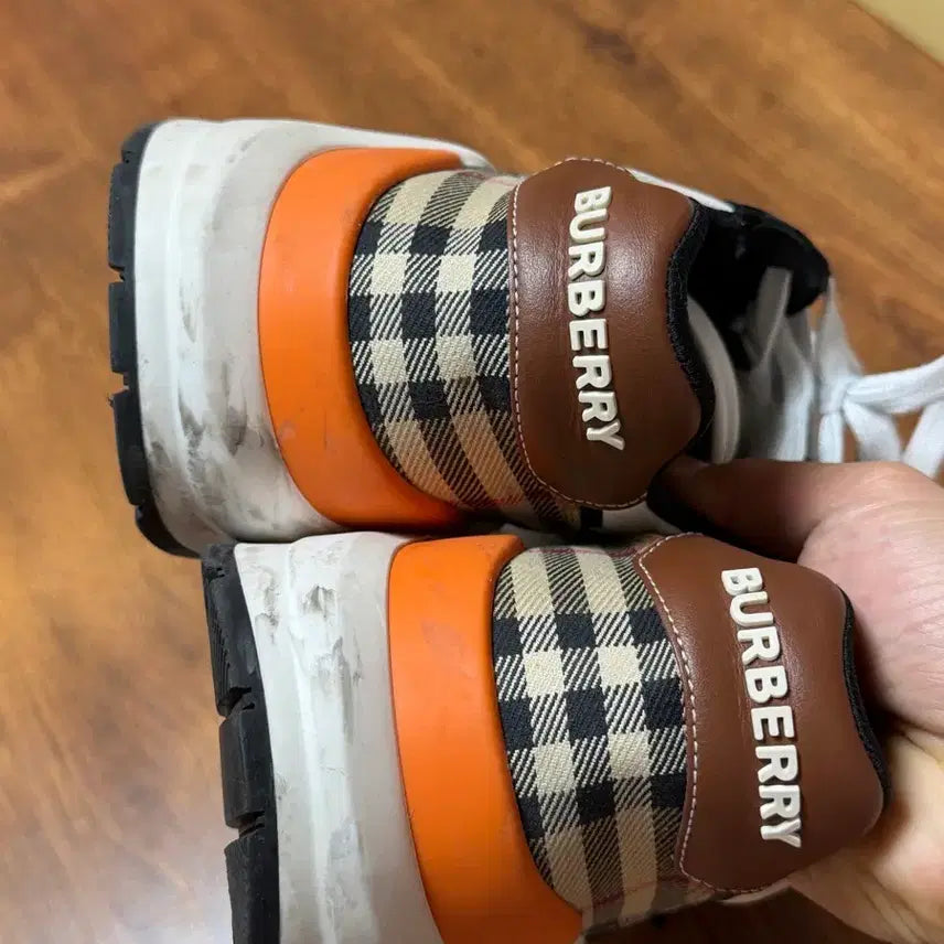 [BUNJANG] Burberry Archive Sneakers / 버버리 스니커즈 블랙아카이브 베이지