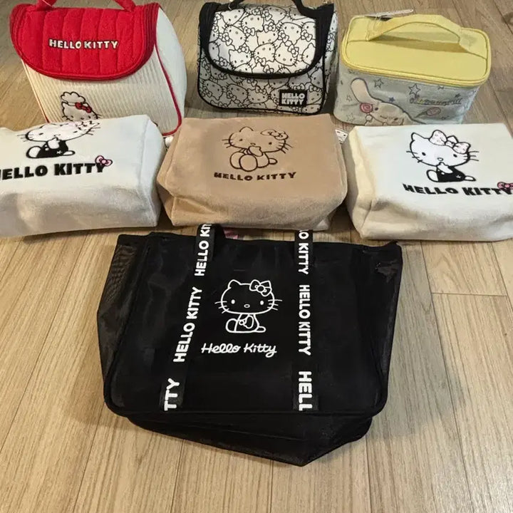 [BUNJANG] Sanrio Hello Kitty Cinnamoroll Pouch Bag Keyring / 새상품) 산리오 헬로키티 시나모롤 파우치 가방 키링