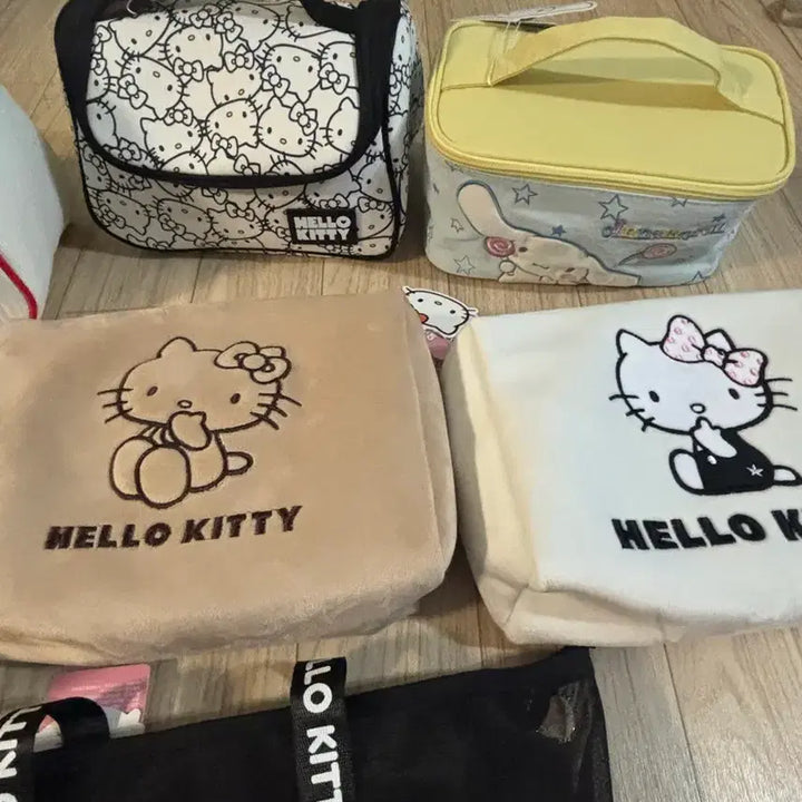 [BUNJANG] Sanrio Hello Kitty Cinnamoroll Pouch Bag Keyring / 새상품) 산리오 헬로키티 시나모롤 파우치 가방 키링