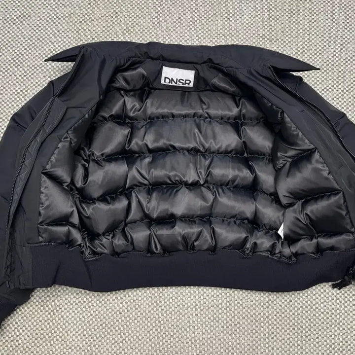 [BUNJANG] L DNSR Flight Crop Padded Jumper Black / [L] 디앤써 (dnsr) 플라이트 크롭 패딩 점퍼 블랙