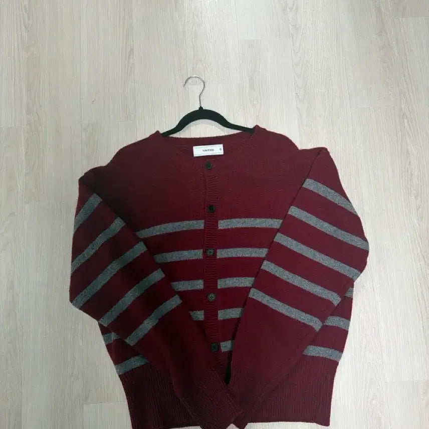 [BUNJANG] Waviness Stripe Round-neck Cardigan / Waviness Stripe Round-neck Cardigan