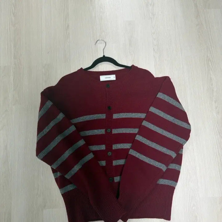 [BUNJANG] Waviness Stripe Round-neck Cardigan / Waviness Stripe Round-neck Cardigan