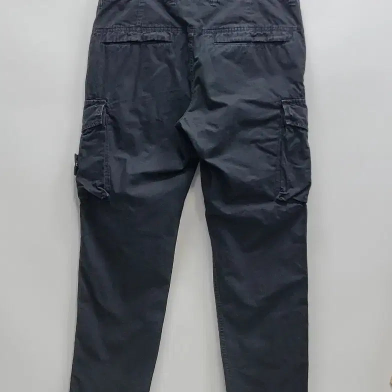 [BUNJANG] Stone Island 21SS Logo Patch Cargo Pants / 스톤아일랜드 21SS 로고 패치 와펜 카고 팬츠 / 남 84 매장판 블랙