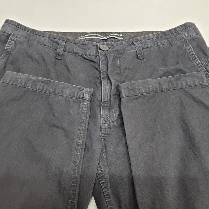 [BUNJANG] Stone Island 21SS Logo Patch Cargo Pants / 스톤아일랜드 21SS 로고 패치 와펜 카고 팬츠 / 남 84 매장판 블랙