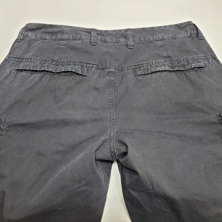 [BUNJANG] Stone Island 21SS Logo Patch Cargo Pants / 스톤아일랜드 21SS 로고 패치 와펜 카고 팬츠 / 남 84 매장판 블랙