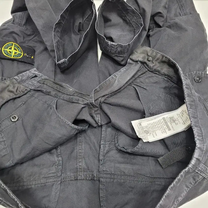[BUNJANG] Stone Island 21SS Logo Patch Cargo Pants / 스톤아일랜드 21SS 로고 패치 와펜 카고 팬츠 / 남 84 매장판 블랙