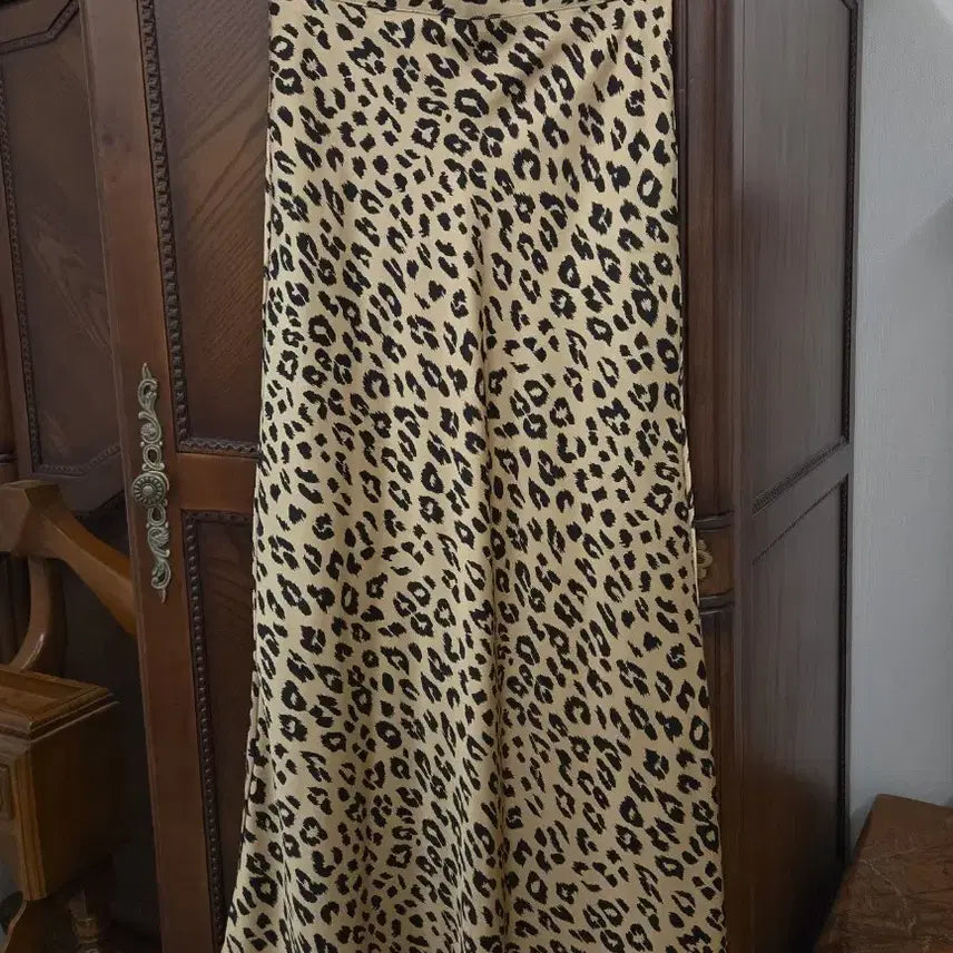 [BUNJANG] ZULOG Satin Leopard Maxi Long Skirt / 줄로그 새틴 맥시 롱 스커트