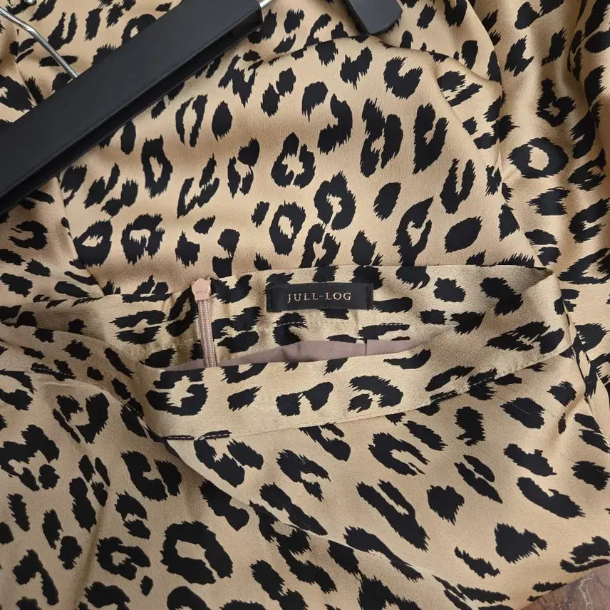 [BUNJANG] ZULOG Satin Leopard Maxi Long Skirt / 줄로그 새틴 맥시 롱 스커트
