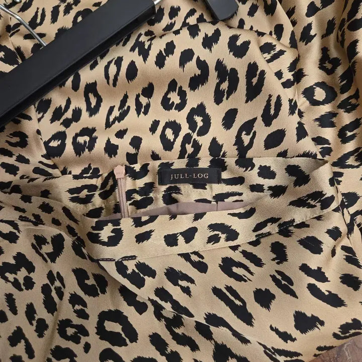 [BUNJANG] ZULOG Satin Leopard Maxi Long Skirt / 줄로그 새틴 맥시 롱 스커트