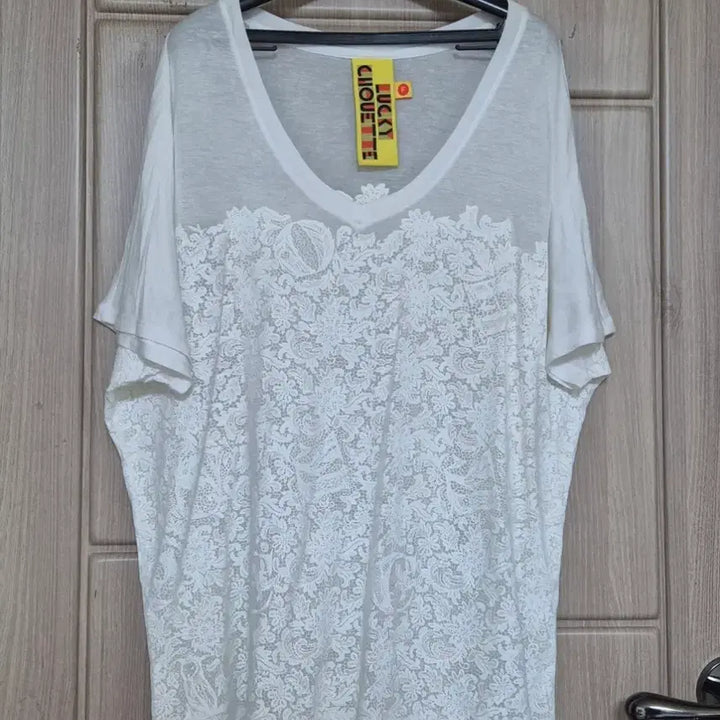 [BUNJANG] Lucky Chouette V-Neck Blouse (Women) - FREE / 럭키슈에뜨 V넥 블라우스(여성) FREE