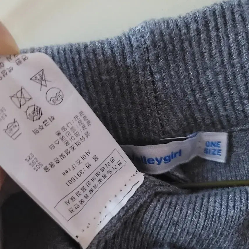 [BUNJANG] Valleygirl Gold Button Knit Pants / 밸리걸 Valleygirl 금장 버튼 니트 팬츠 (ONE SIZE)