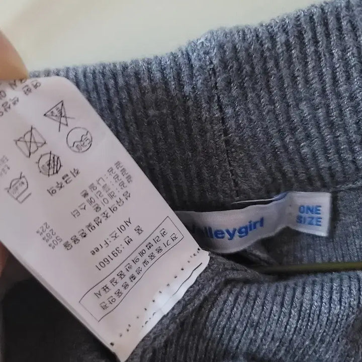 [BUNJANG] Valleygirl Gold Button Knit Pants / 밸리걸 Valleygirl 금장 버튼 니트 팬츠 (ONE SIZE)