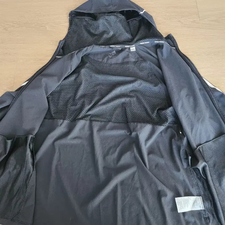 [BUNJANG] Adidas Tri-Stripe Hooded Windbreaker Jacket / 아디다스 삼선 후드 바람막이 블랙