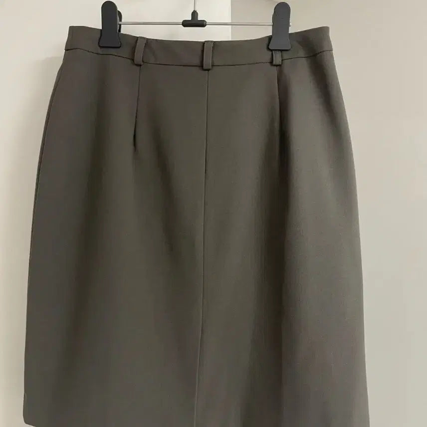 [BUNJANG] Dark Khaki Medium Skirt (Size S) / 다크카키 미디엄 스커트 S