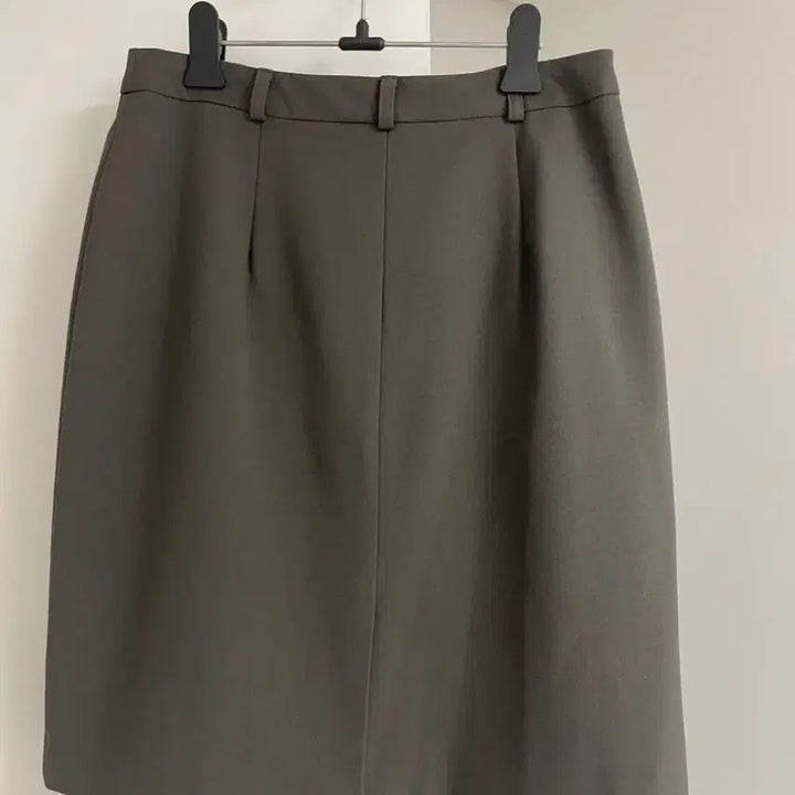 [BUNJANG] Dark Khaki Medium Skirt (Size S) / 다크카키 미디엄 스커트 S