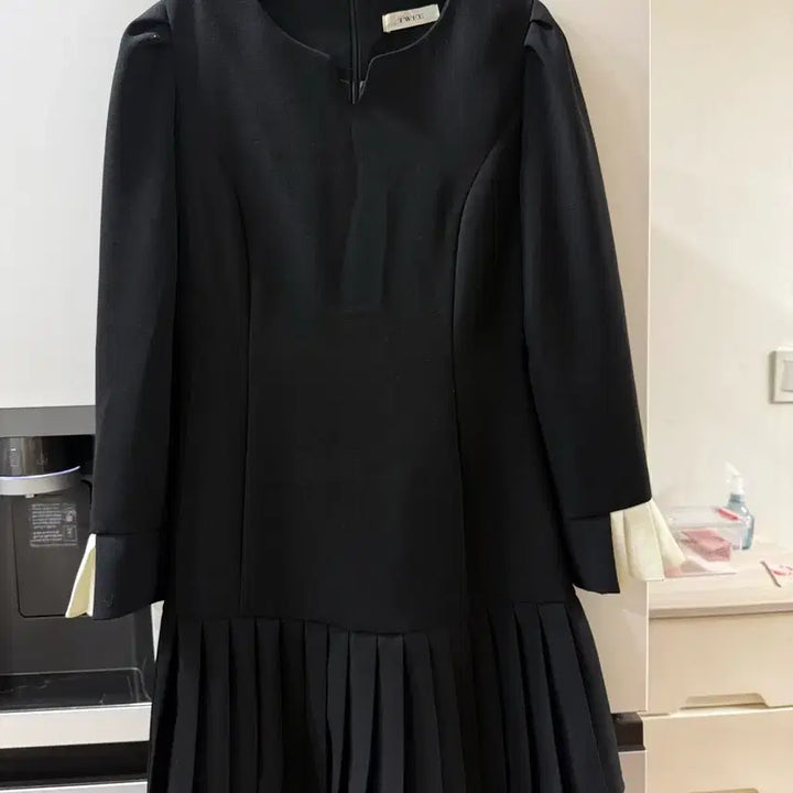 [BUNJANG] TWEE Pleated Mini Dress Black / 5/26까지  TWEE 플리츠 블랙 미니 원피스